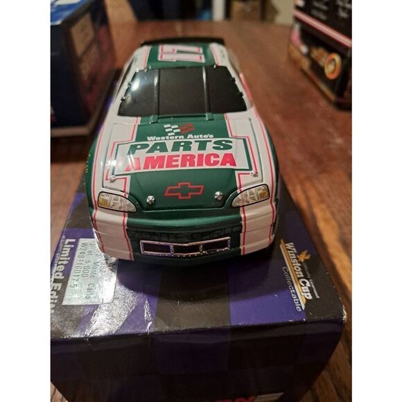 Vintage 96 Action Darrell Waltrip Part America Die Cast Nascar Race Car Bank - Picture 7 of 12